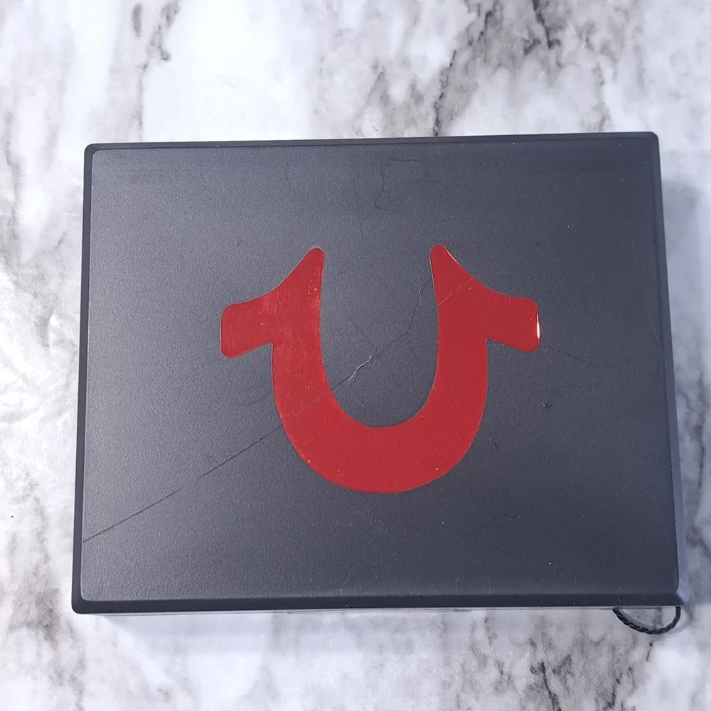 True Religion Men's Leather Bifold Wallet Black‎ With Desk Valet RFID Protection